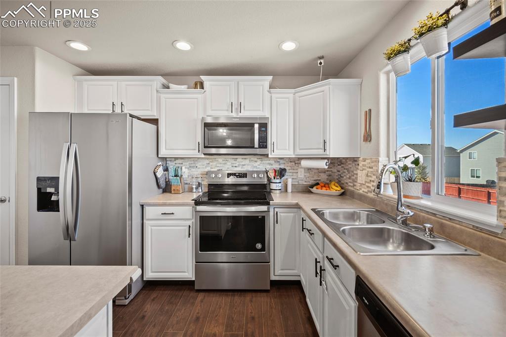 Image 4 of 43: Kitchen