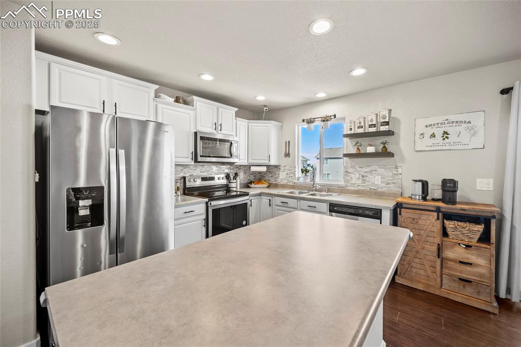 Image 5 of 43: Kitchen