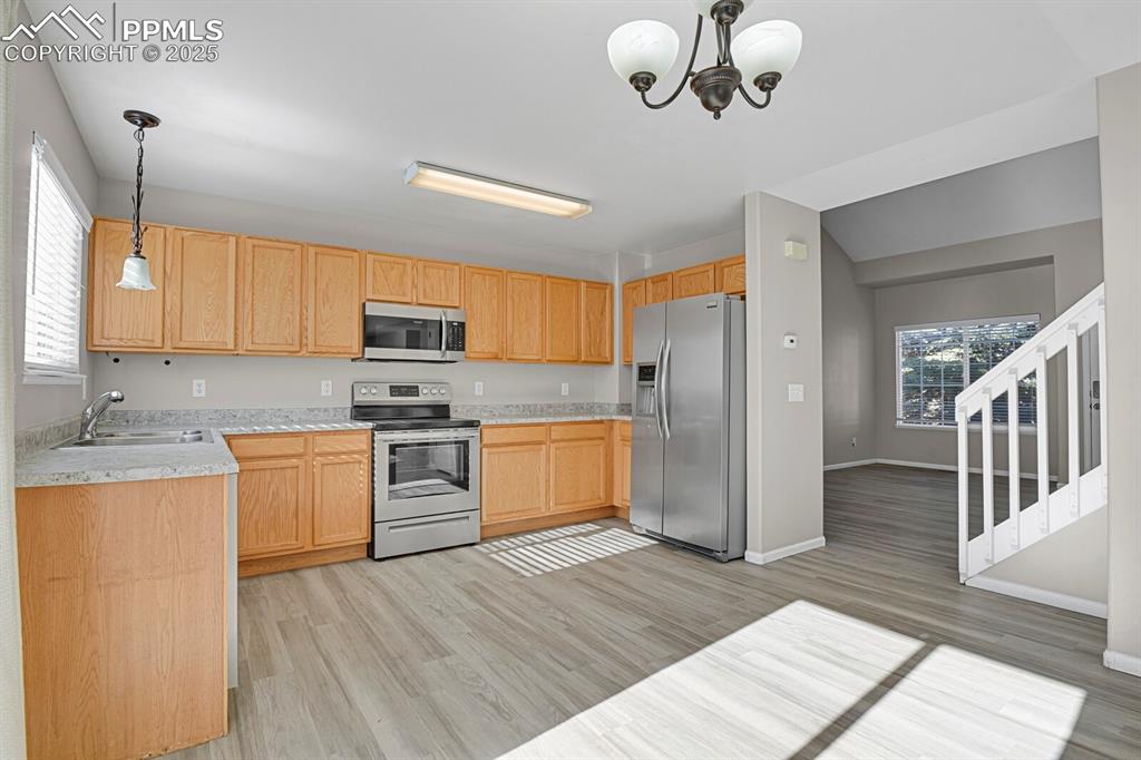 Image 10 of 38: Kitchen