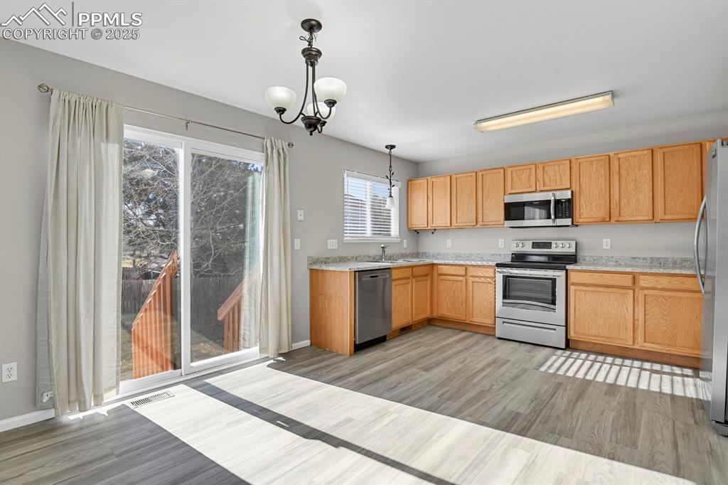 Image 11 of 38: Kitchen