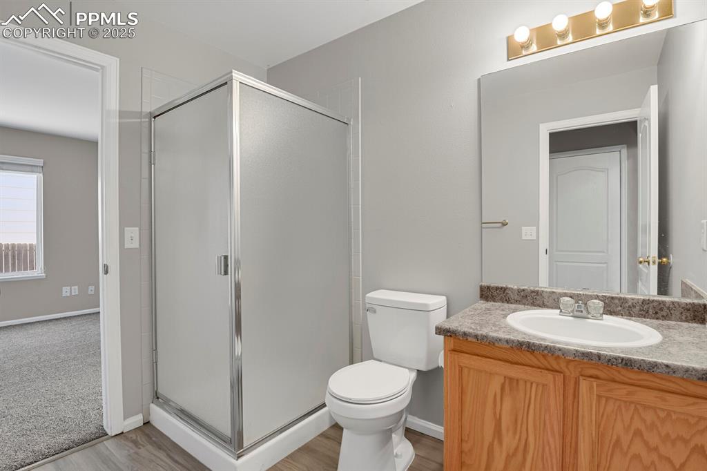 Image 19 of 38: Bathroom