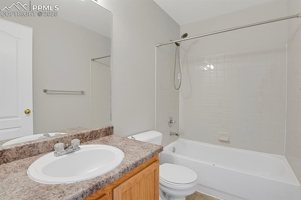 Image 29 of 38: Bathroom