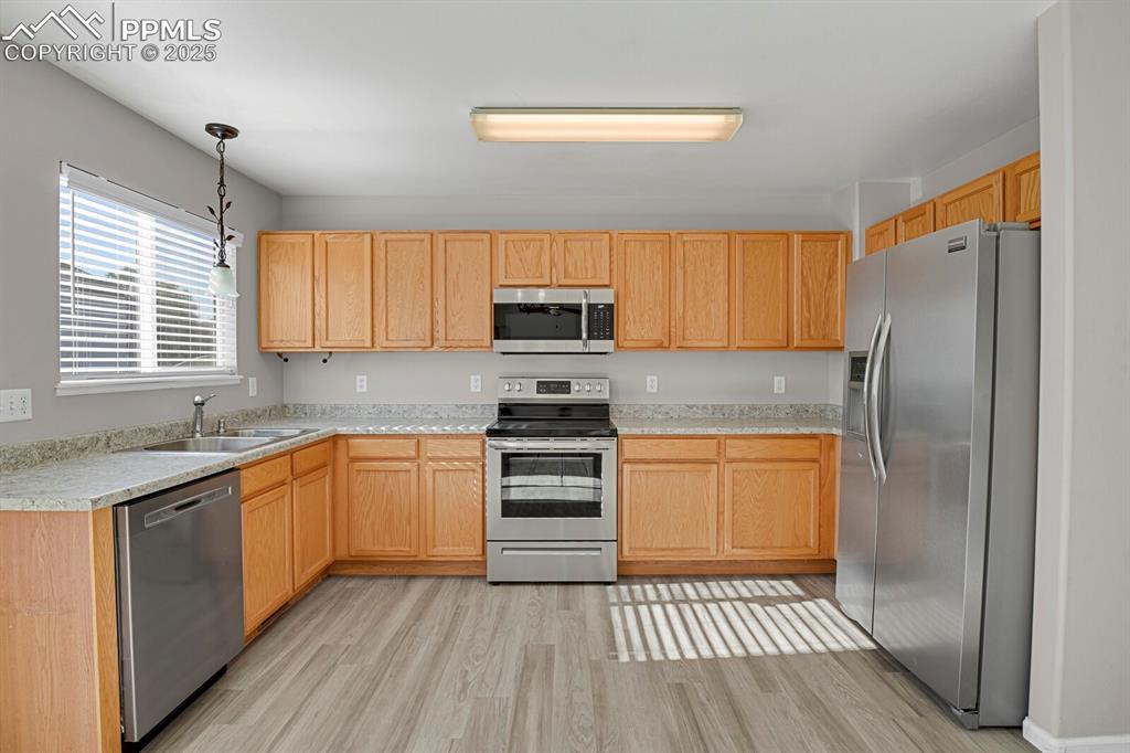 Image 6 of 38: Kitchen