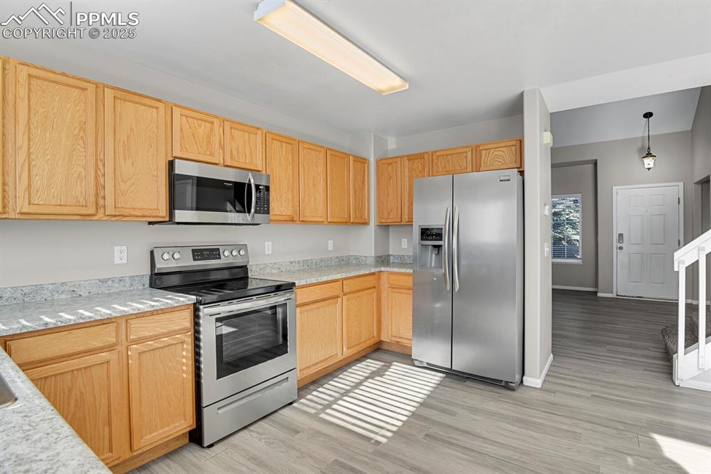 Image 7 of 38: Kitchen