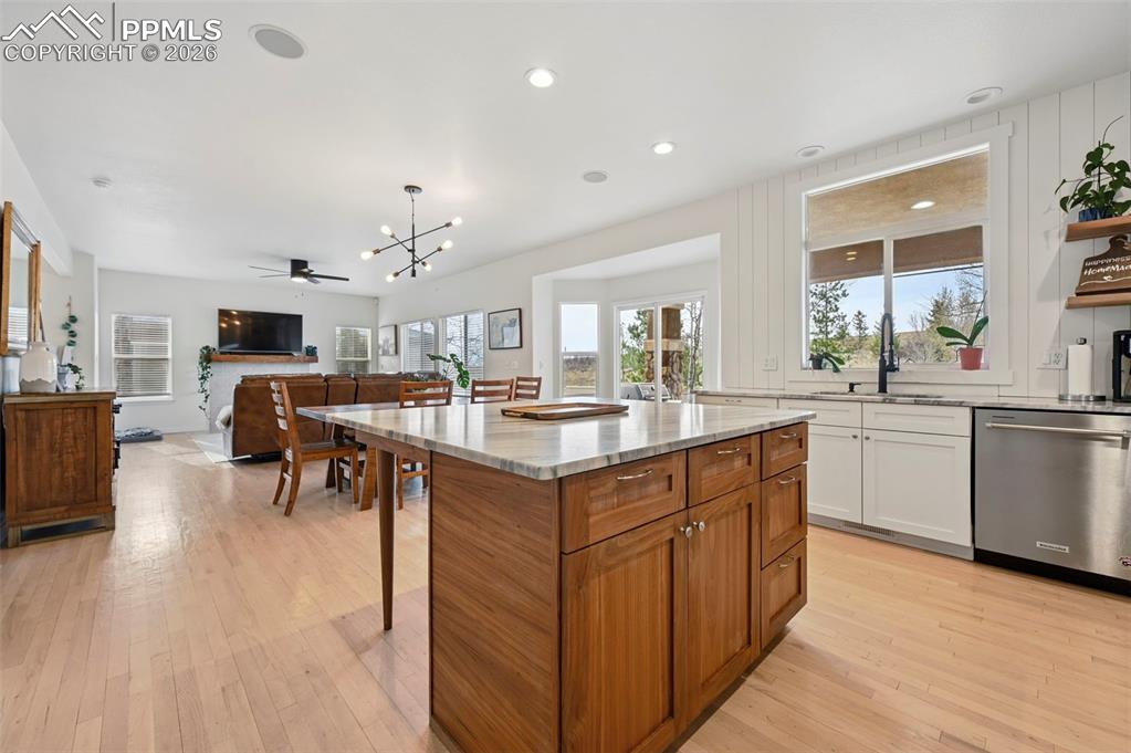 Image 12 of 49: Kitchen