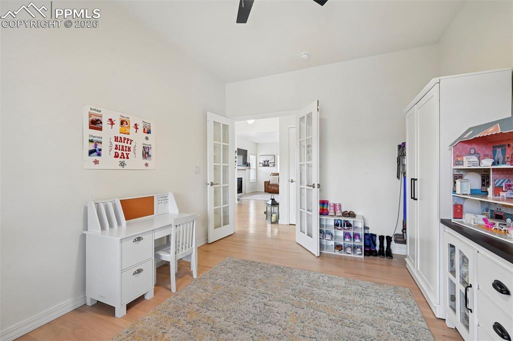 Image 16 of 49: Office