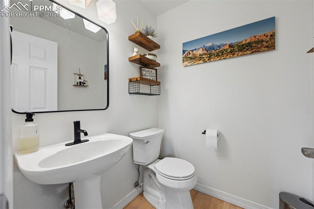 Image 17 of 49: Bathroom