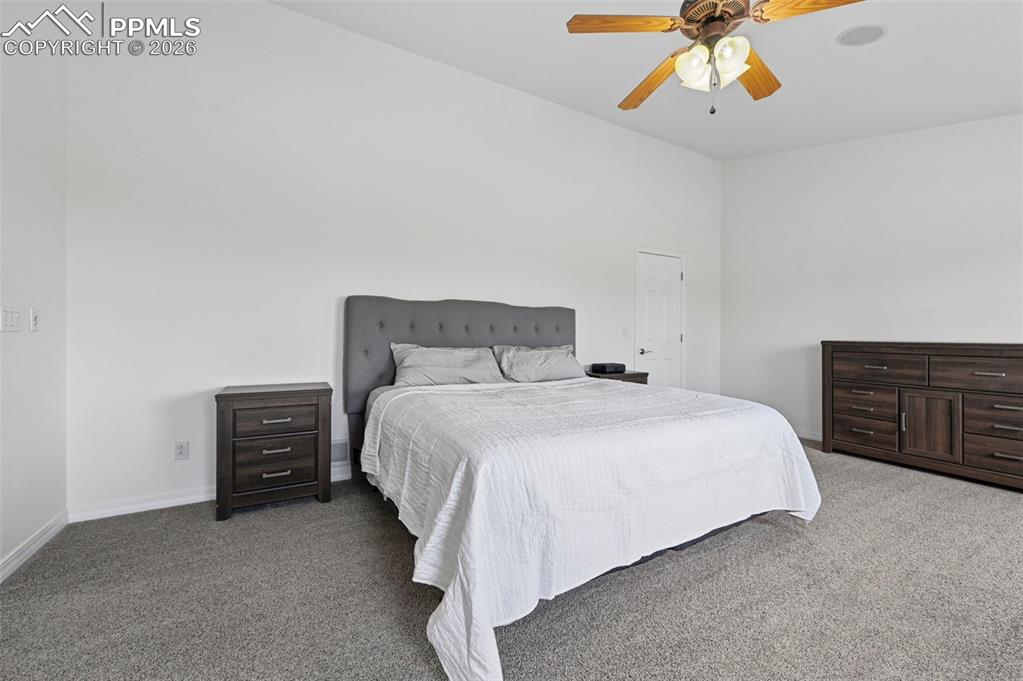 Image 19 of 49: Bedroom