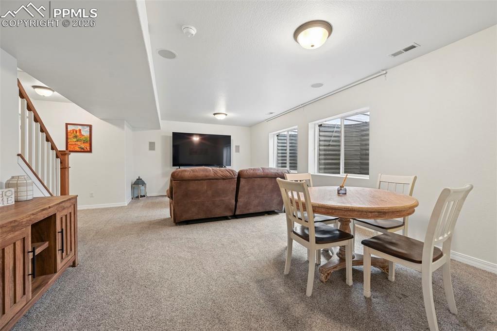 Image 32 of 49: Dining Area