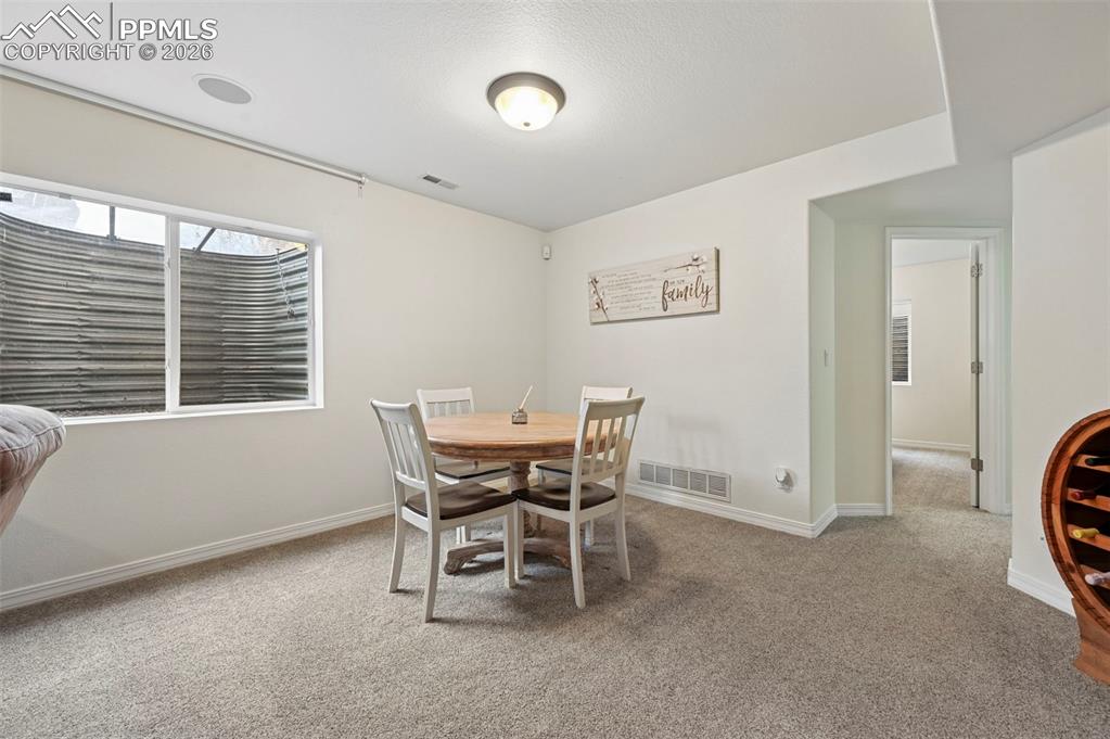 Image 35 of 49: Dining Area