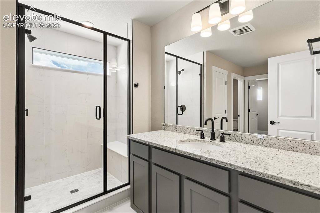 Image 24 of 32: Bathroom