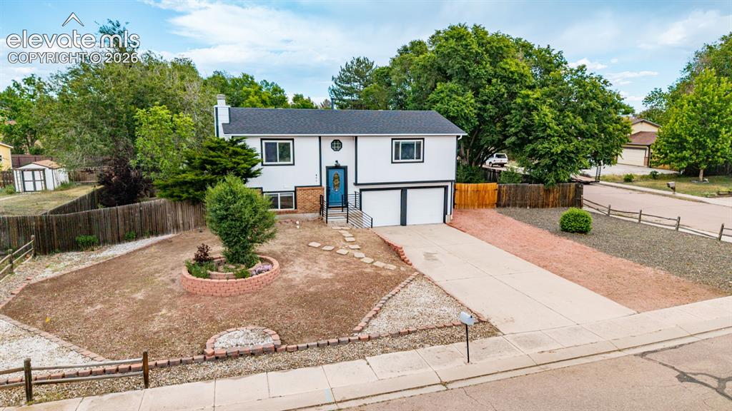 Image 2 of 44: Oversized corner lot directly across from a 21 acre park