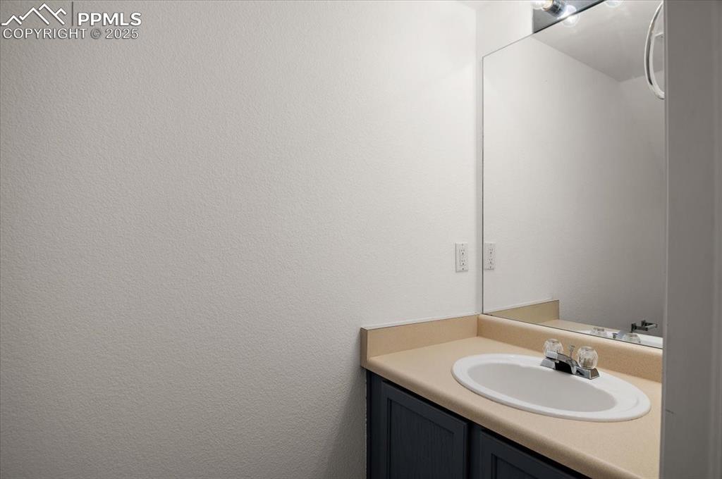Image 13 of 28: Bathroom