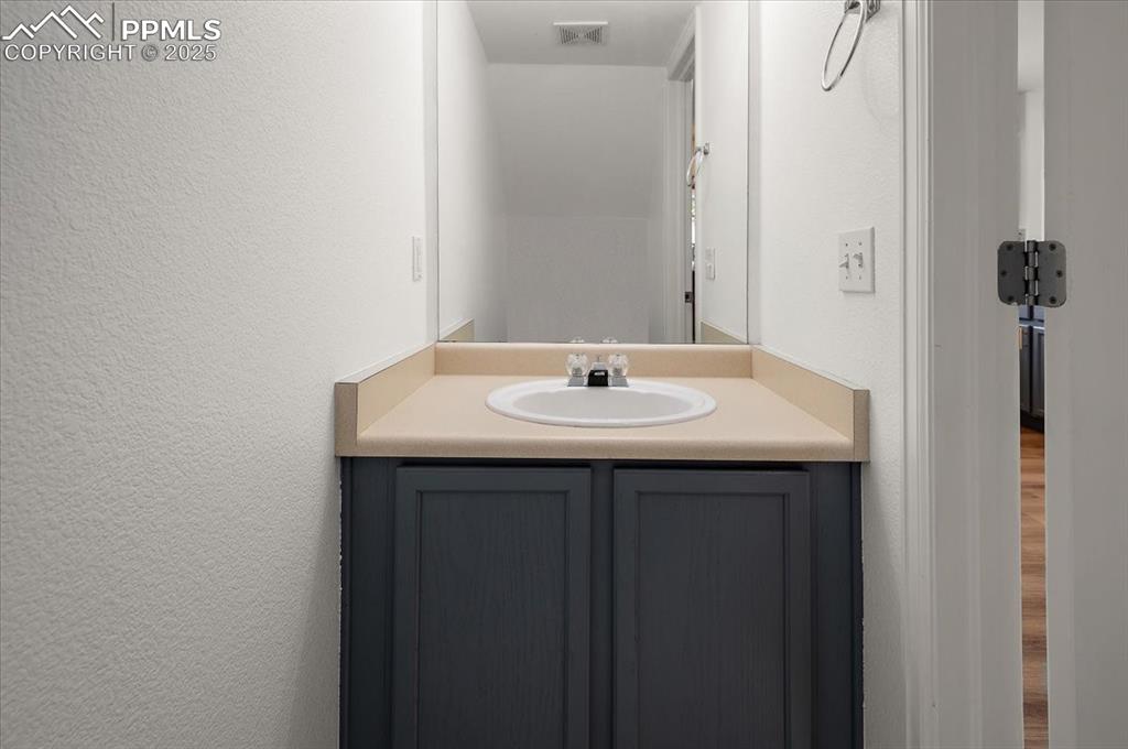 Image 14 of 28: Bathroom