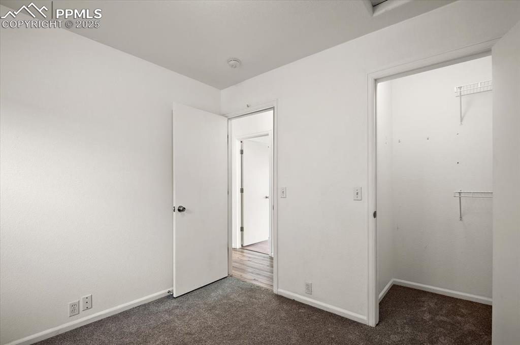 Image 19 of 28: Bedroom