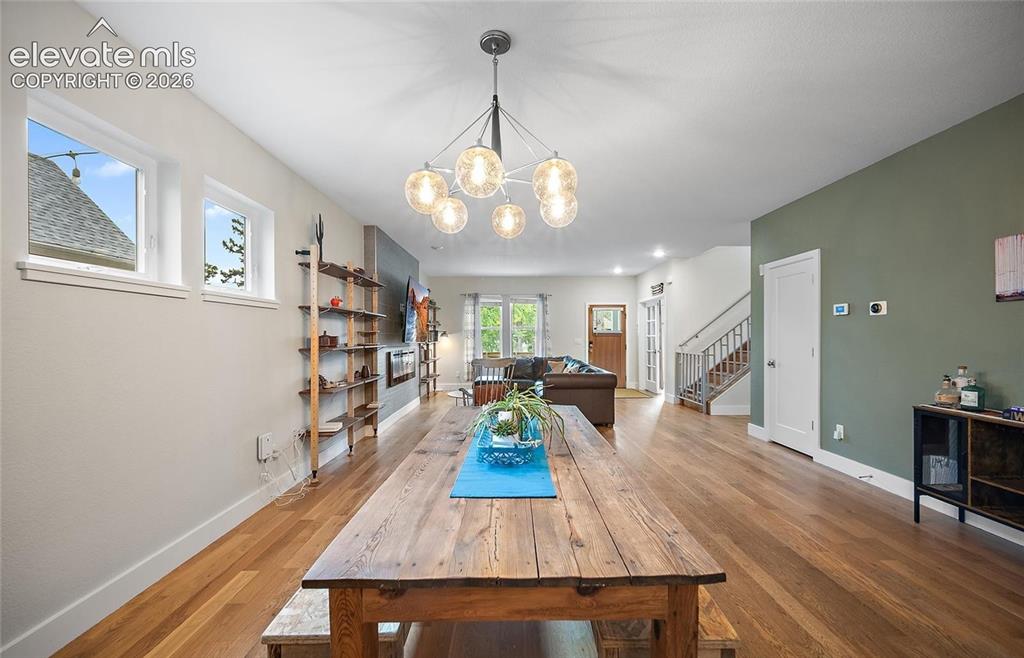 Image 10 of 47: Dining Area