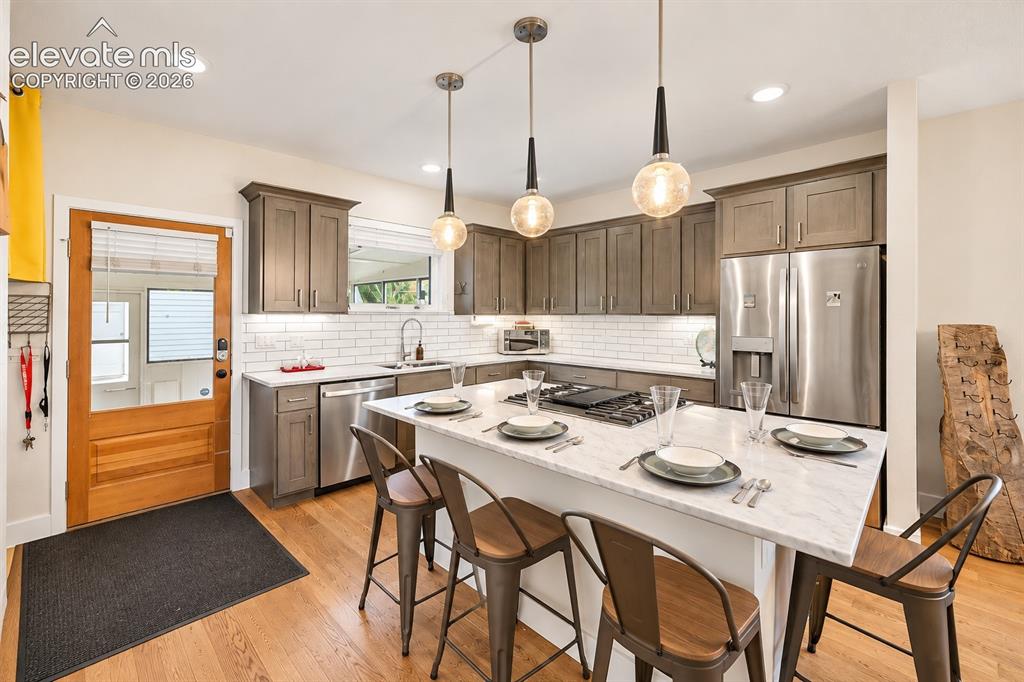 Image 11 of 47: Kitchen