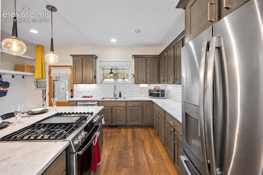 Image 12 of 47: Kitchen