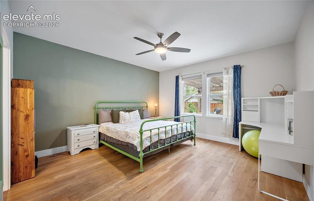 Image 15 of 47: Bedroom