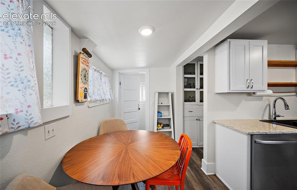 Image 41 of 47: Dining Area