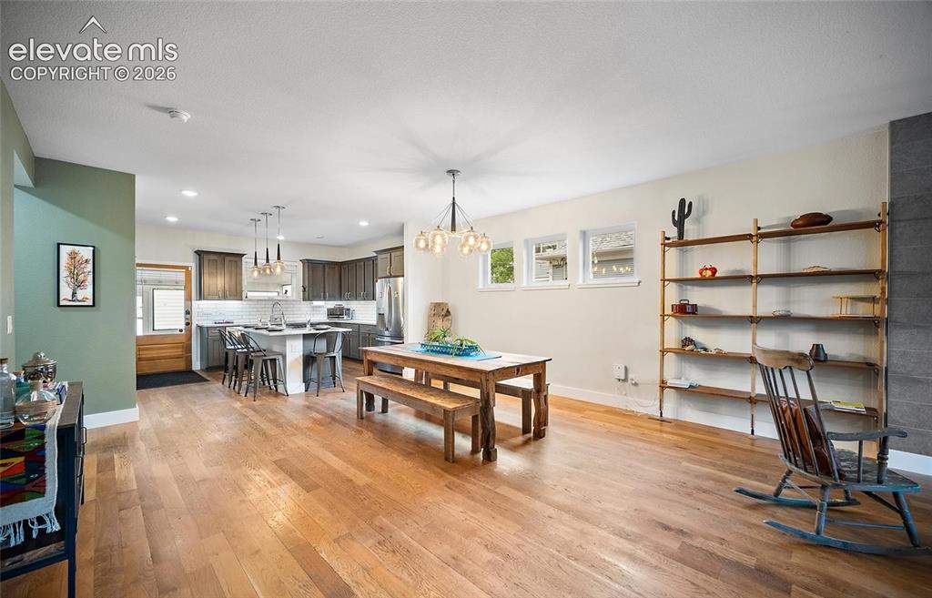 Image 9 of 47: Dining Area