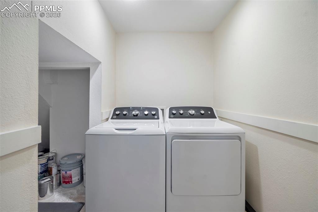 Image 32 of 44: Laundry