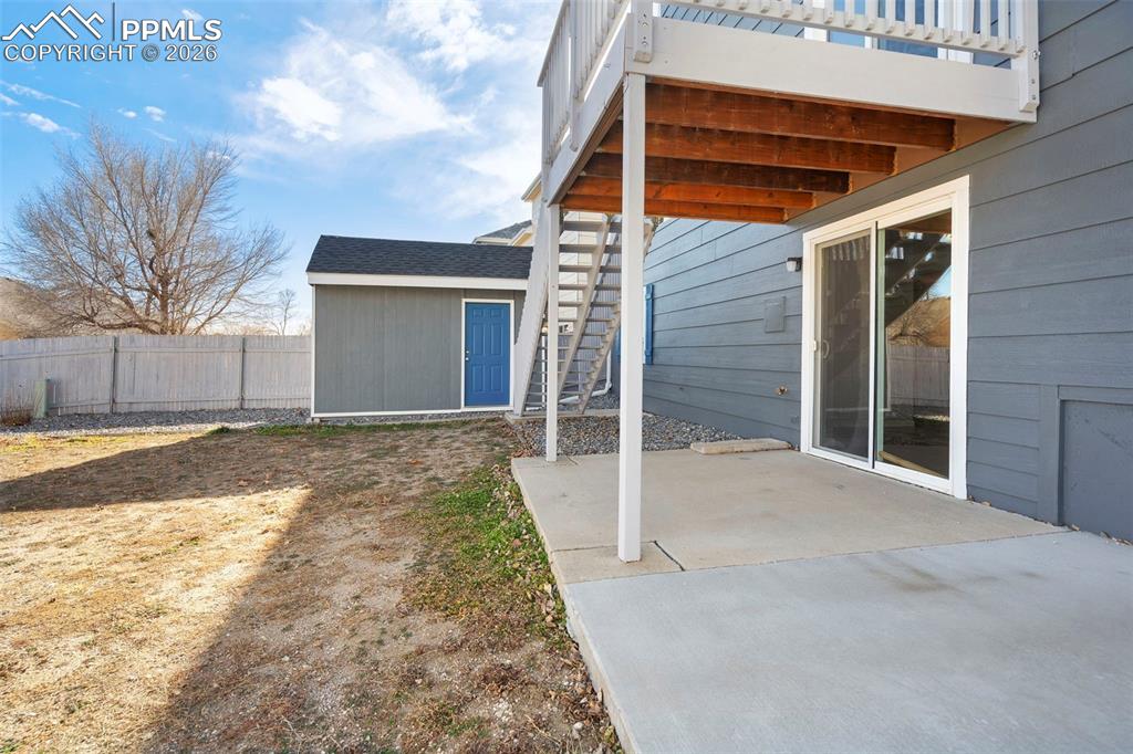 Image 35 of 44: Yard