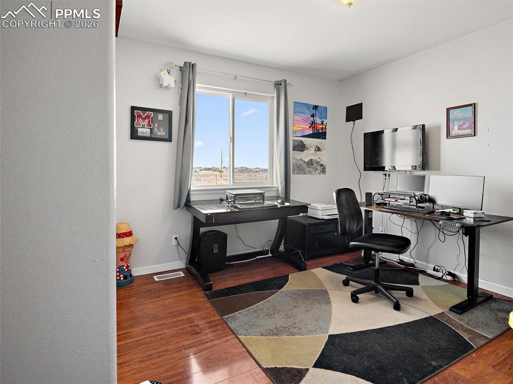 Image 12 of 28: Bedroom