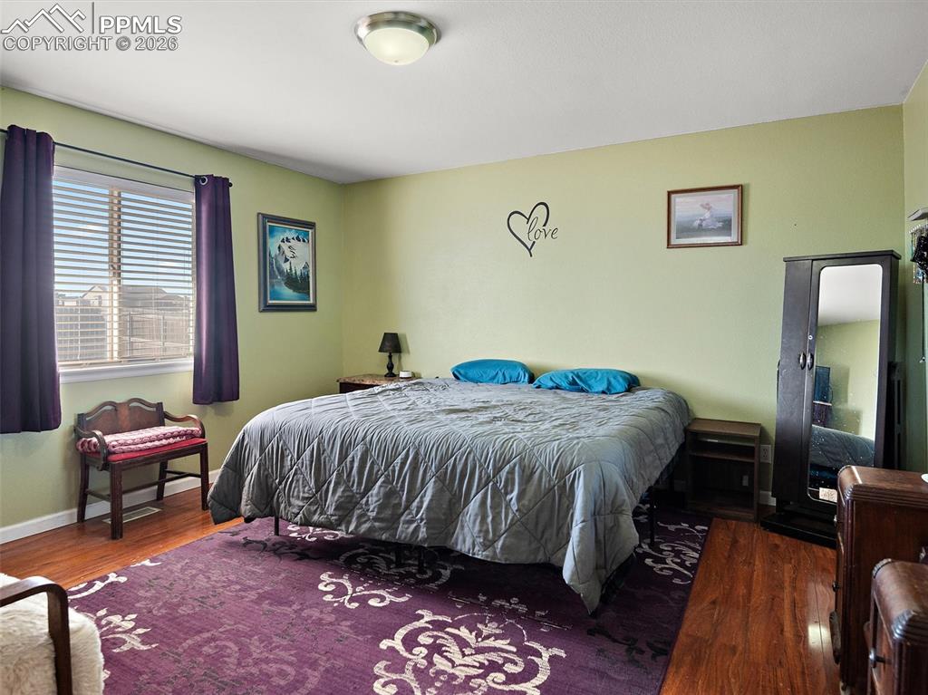 Image 15 of 28: Bedroom