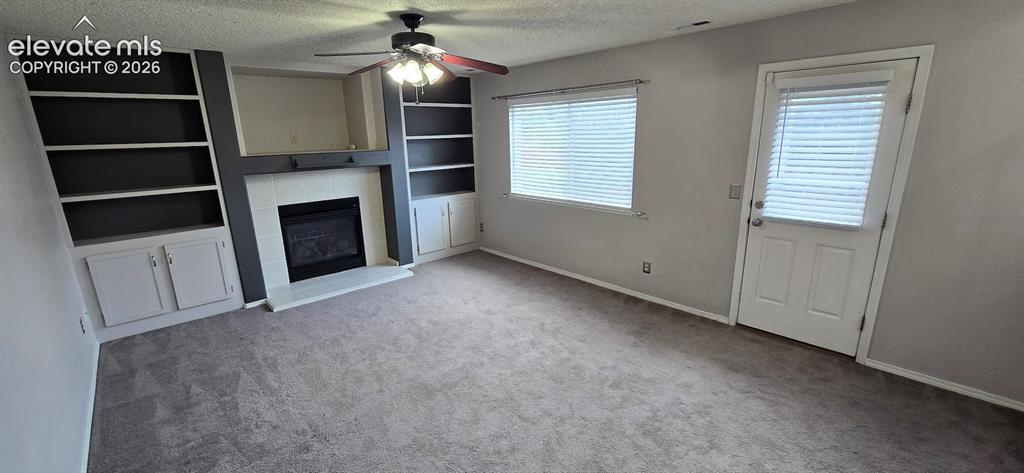 Image 12 of 32: Living Room