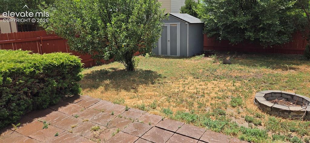 Image 27 of 32: Yard