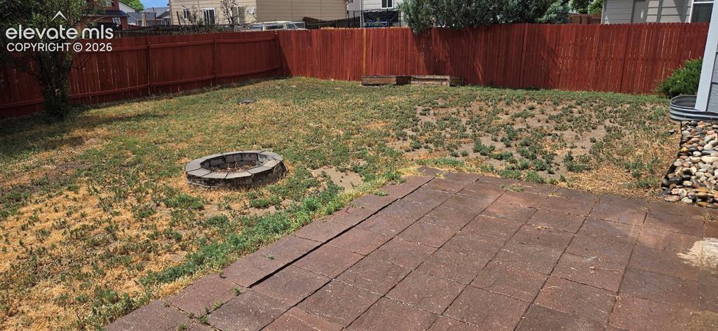 Image 30 of 32: Yard