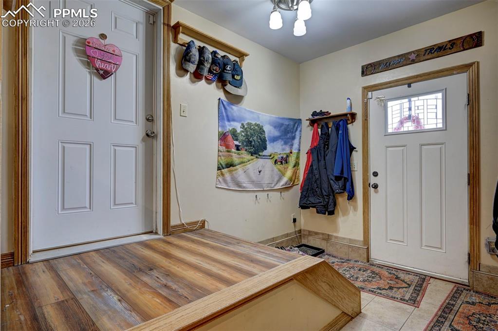 Image 13 of 32: Entry