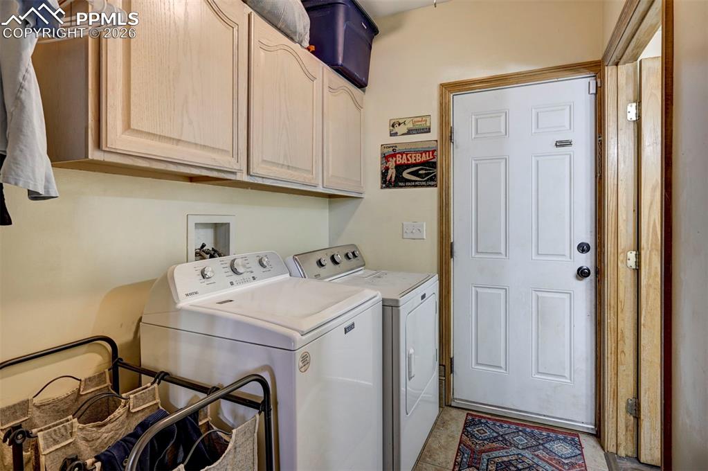 Image 19 of 32: Laundry