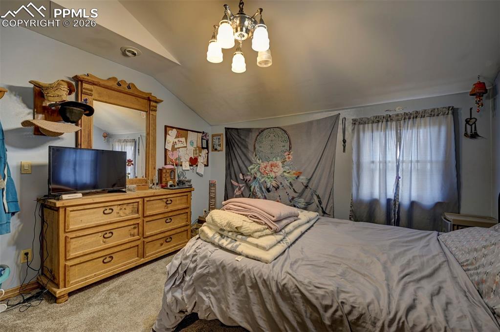 Image 21 of 32: Bedroom