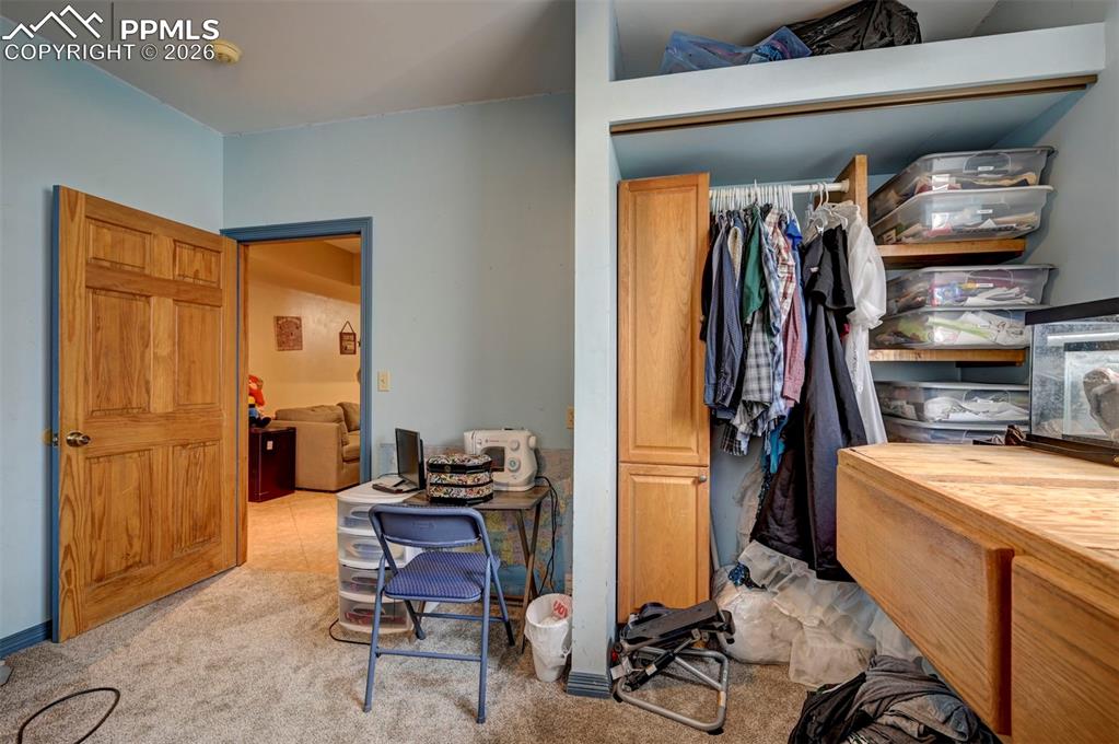 Image 23 of 32: Bedroom