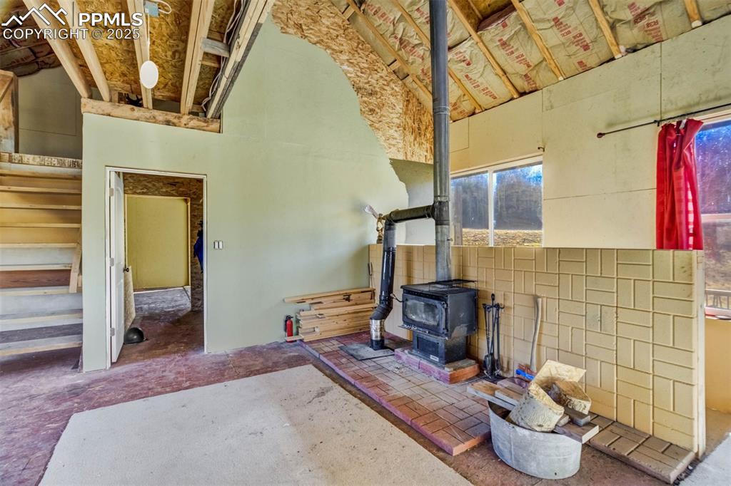 Image 16 of 50: Living Room