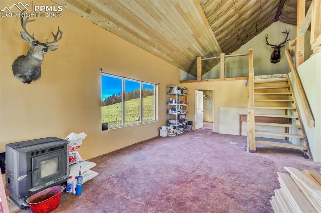 Image 32 of 50: Living Room