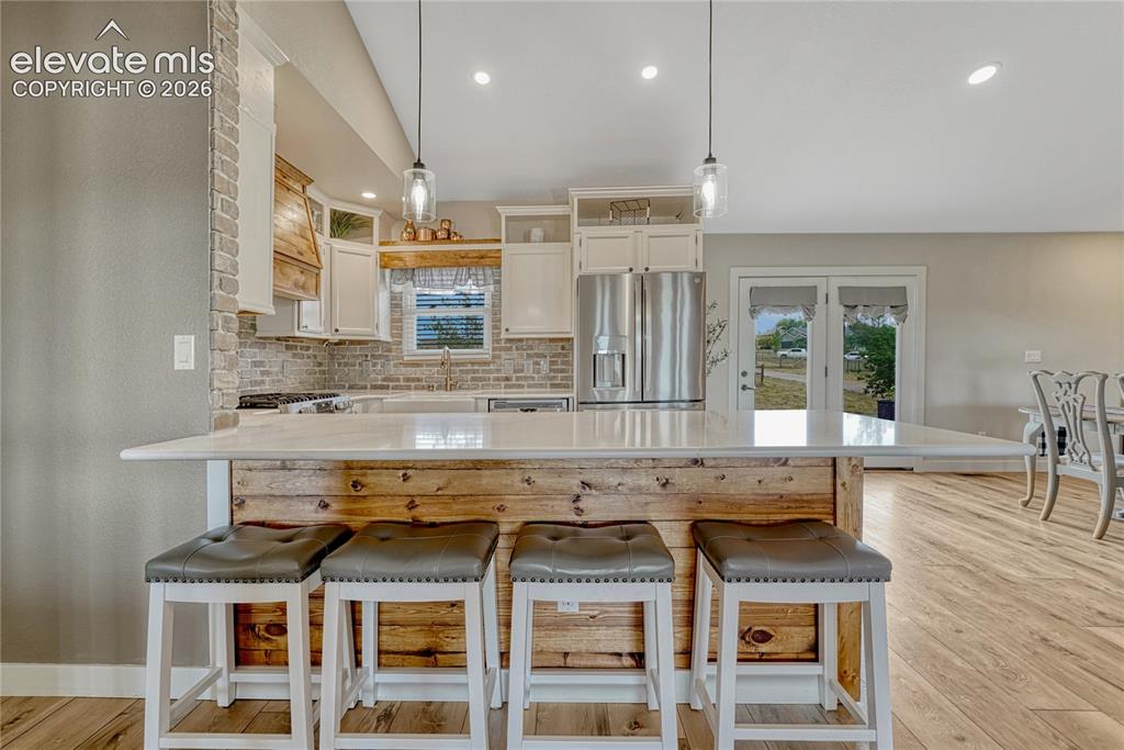 Image 11 of 50: Kitchen