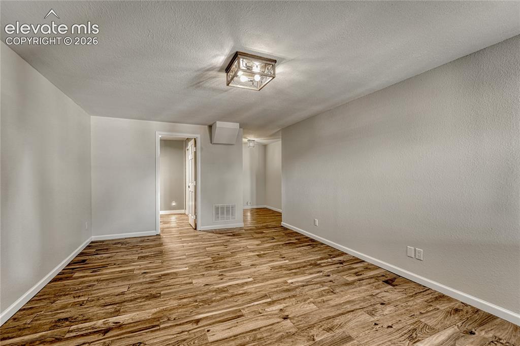 Image 26 of 50: Recreation/bonus room