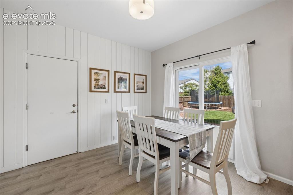 Image 4 of 43: Walkout dining area