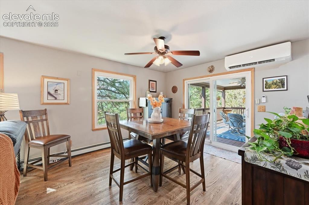 Image 10 of 44: Informal Dining