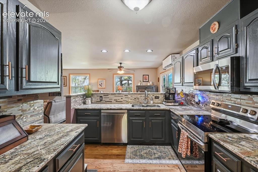 Image 13 of 44: Kitchen