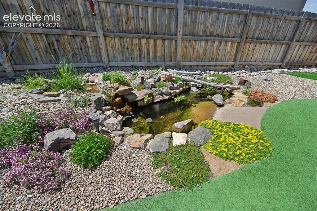 Image 14 of 49: Yard