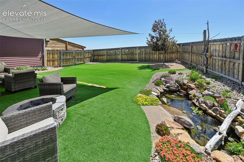 Image 16 of 49: Yard