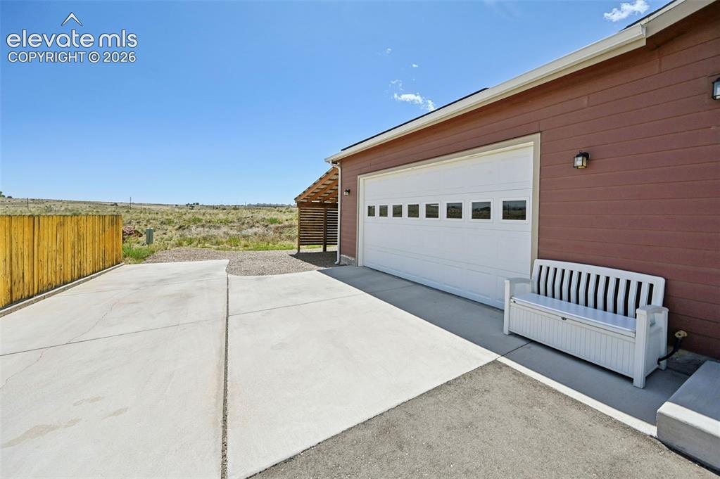 Image 17 of 49: Garage