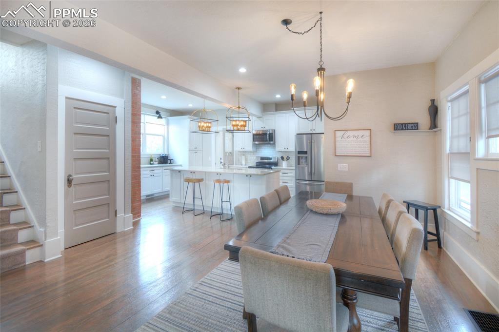 Image 11 of 44: Dining Area