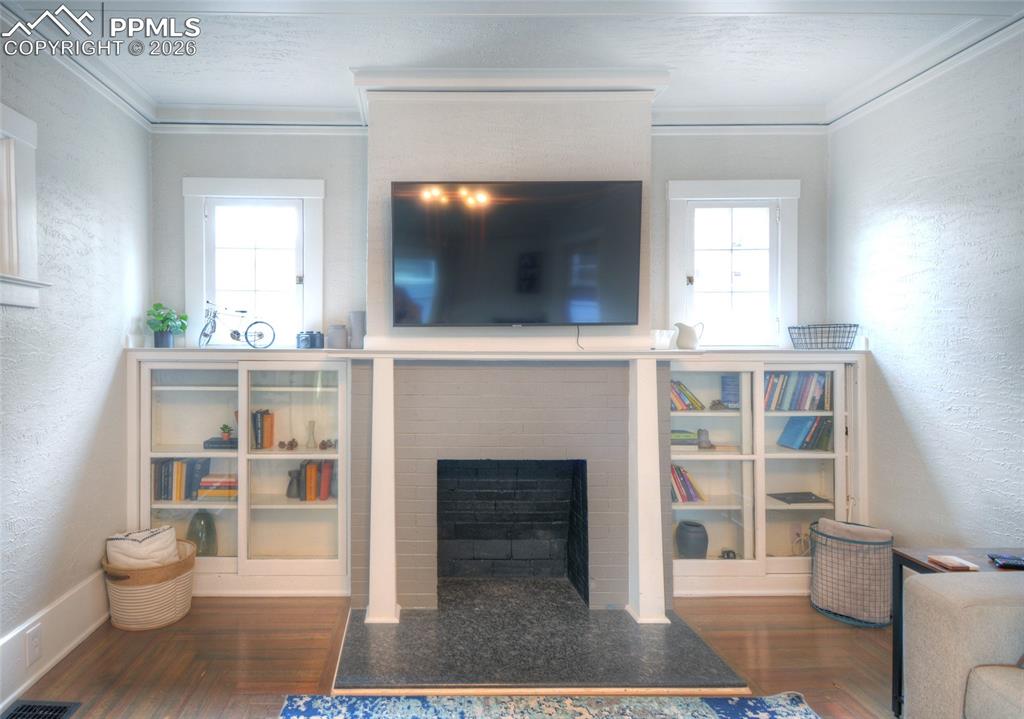 Image 9 of 44: Living Room