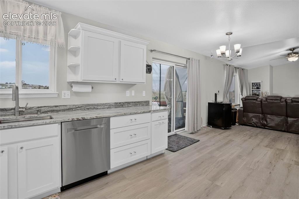 Image 10 of 45: Kitchen