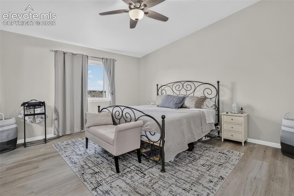 Image 11 of 45: Bedroom